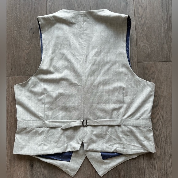 Suitsupply Light Summer Wool Vest - Picture 3 of 6